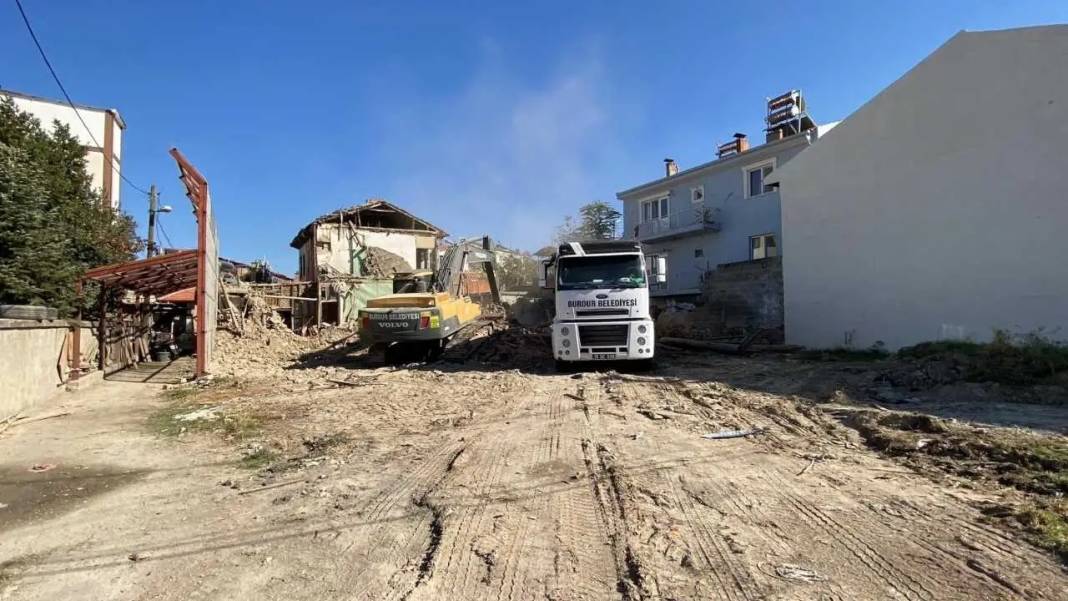Burdur’da İki Günlük Yıkım Gerilimi! Kiracı Yine İtiraz Etti 4